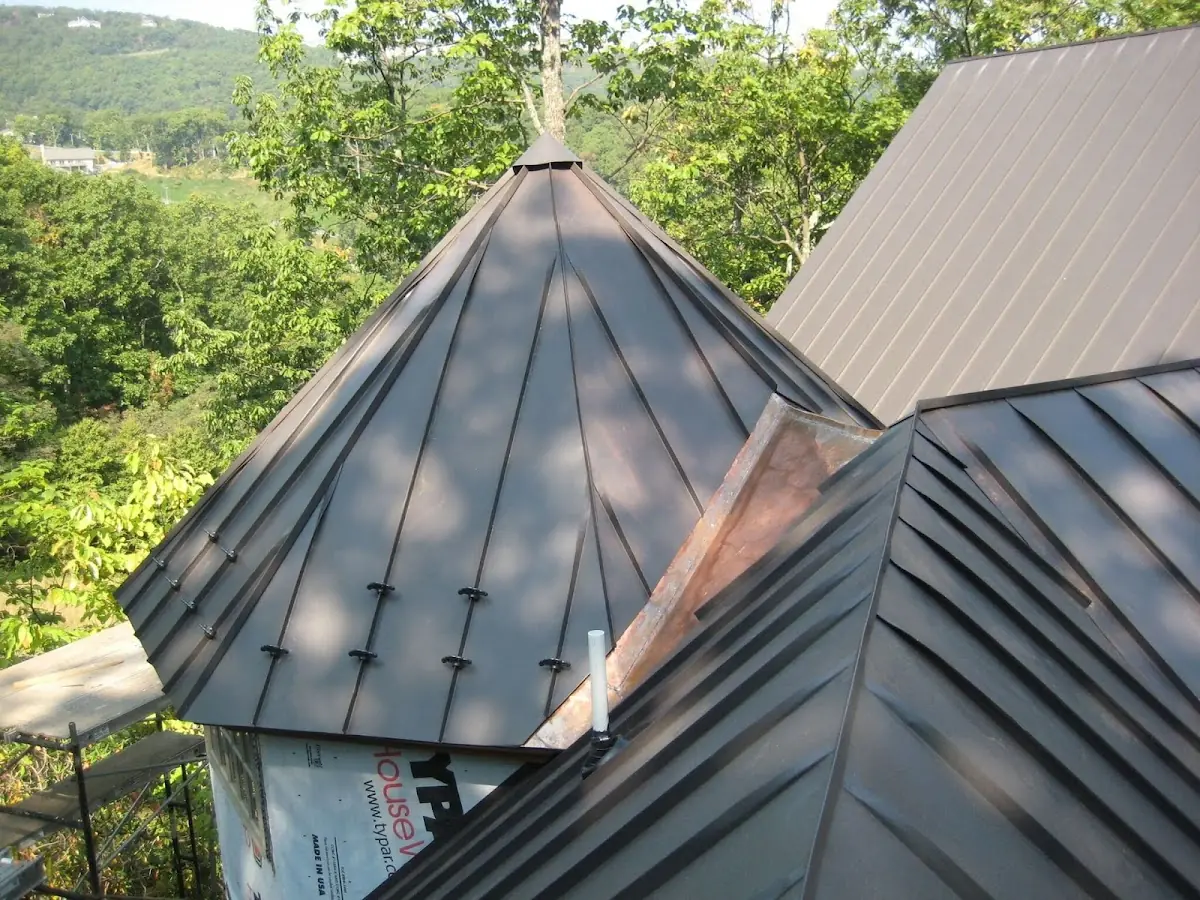 Professional Roof Tarp Installation by Craftsman Roofing in Bowdertown